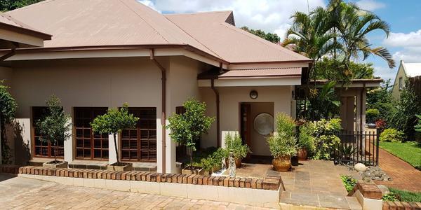 93 On Celliers Guesthouse لويس تريشارد المظهر الخارجي الصورة